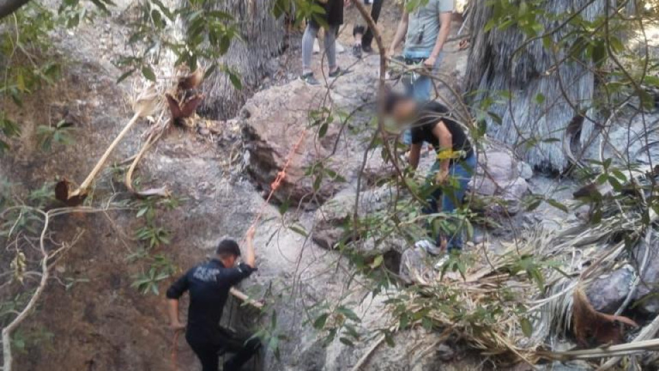 Rescata Policía Estatal a mujer lesionada al subir al Cañón del Nacapule en San Carlos